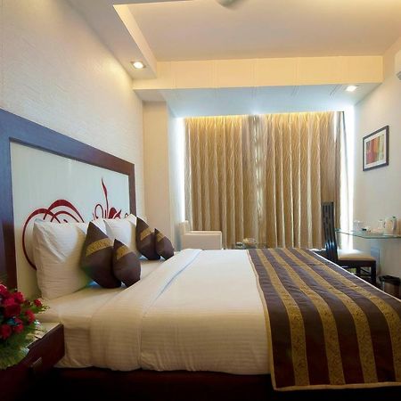 Hotel Pitrashish Grand And Premium à Delhi  Extérieur photo
