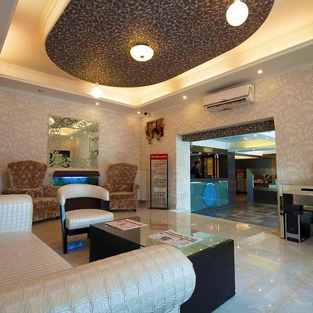 Hotel Pitrashish Grand And Premium à Delhi  Extérieur photo