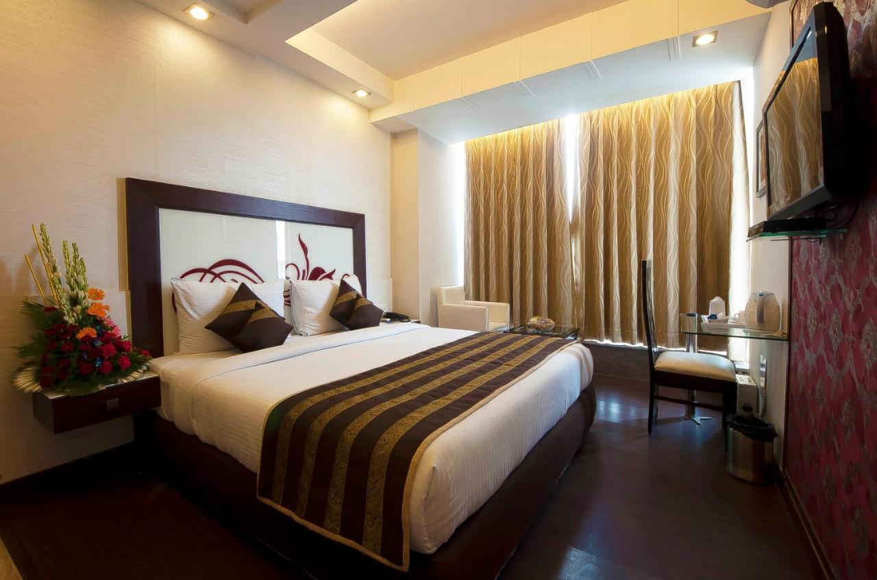 Hotel Pitrashish Grand And Premium à Delhi  Extérieur photo