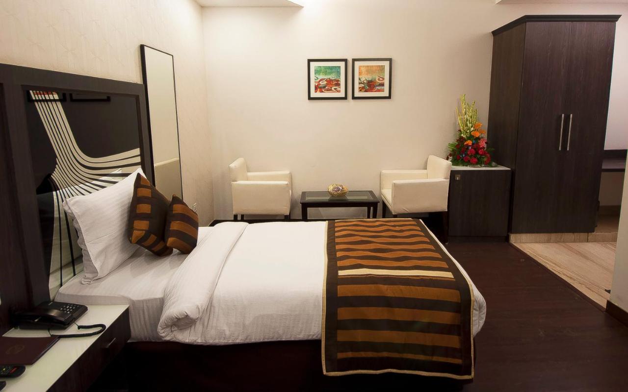 Hotel Pitrashish Grand And Premium à Delhi  Extérieur photo
