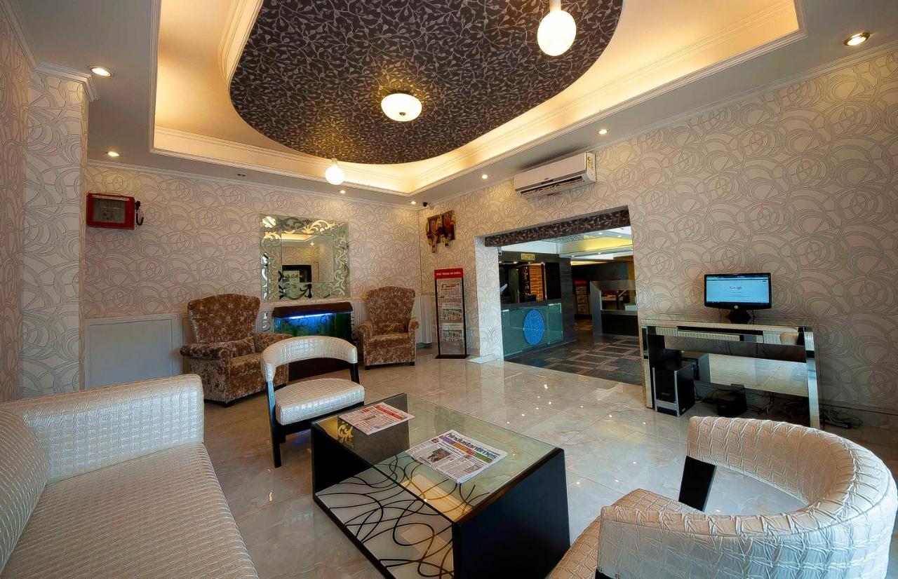 Hotel Pitrashish Grand And Premium à Delhi  Extérieur photo