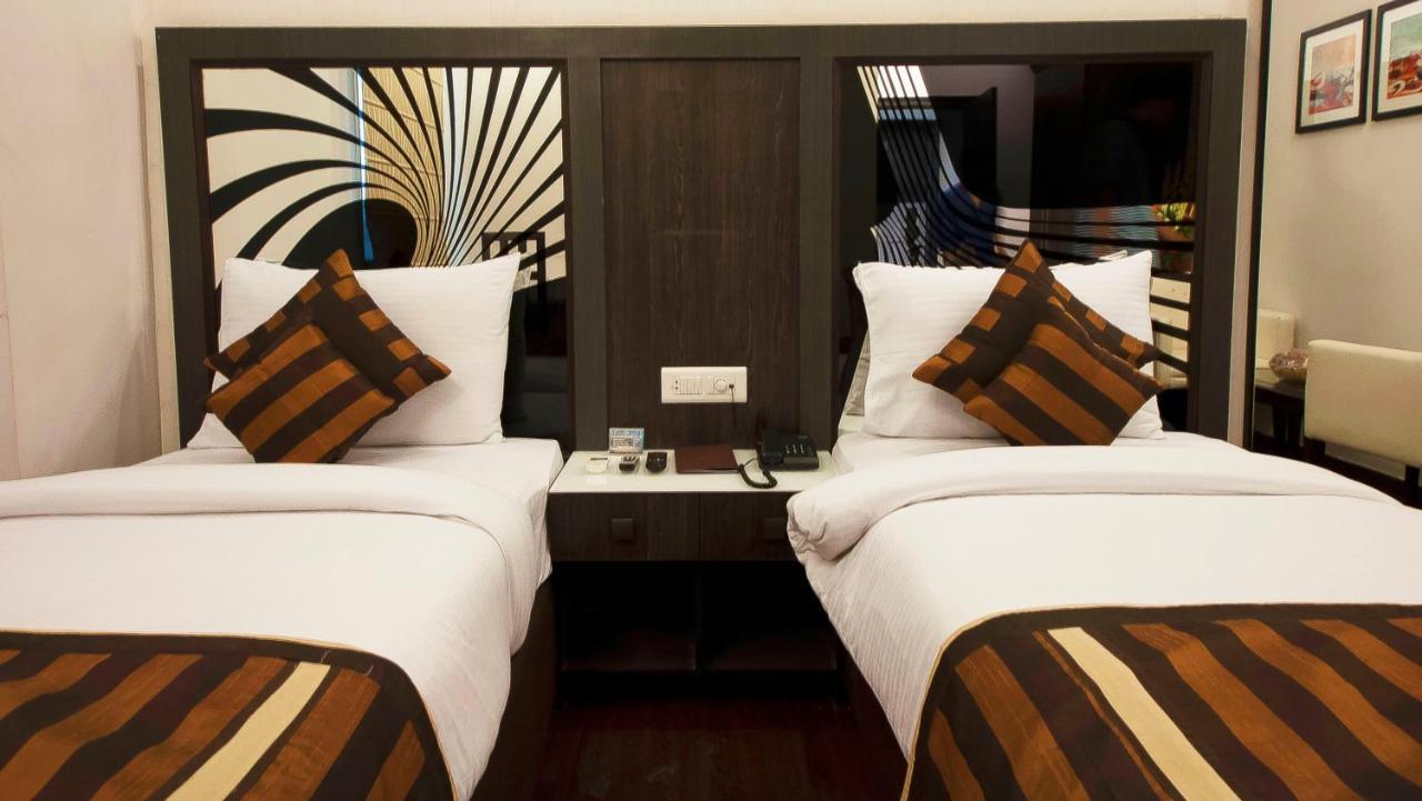 Hotel Pitrashish Grand And Premium à Delhi  Extérieur photo