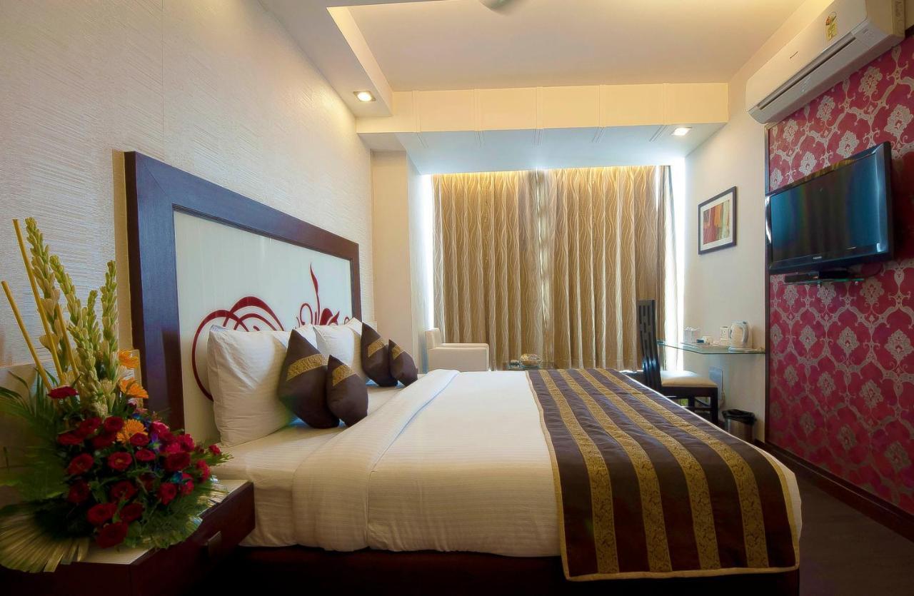 Hotel Pitrashish Grand And Premium à Delhi  Extérieur photo