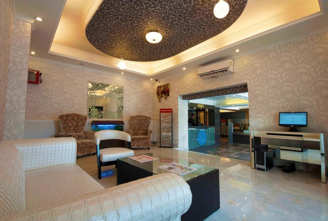 Hotel Pitrashish Grand And Premium à Delhi  Extérieur photo
